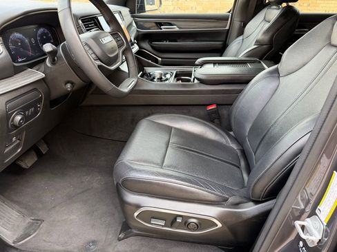 Used 2024 Jeep Wagoneer L Series II w/ Flexible Seating Group image 16