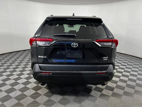 Used 2022 Toyota RAV4 XLE FWD image 6