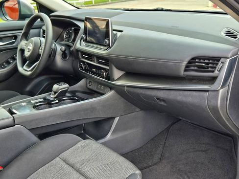 Used 2024 Nissan Rogue SV FWD image 27