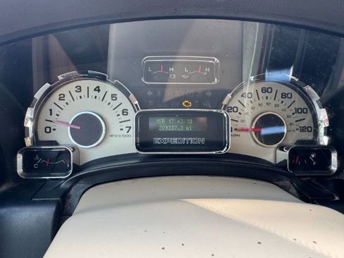 Used 2013 Ford Expedition XLT image 9