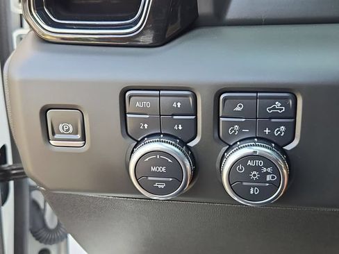 Used 2025 GMC Sierra 1500 AT4 w/ AT4 Premium Package AWD/4WD image 26