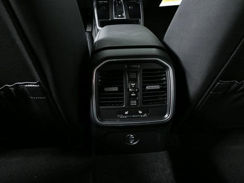 Certified 2025 Porsche Macan image 19