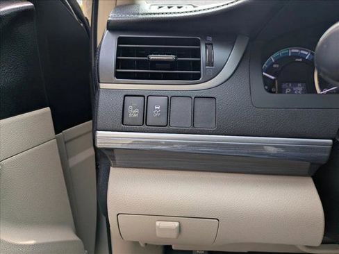 Used 2013 Toyota Camry XLE w/ Leather Pkg image 10