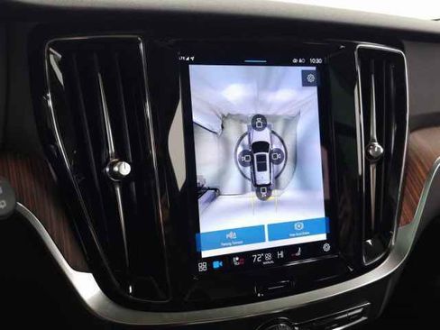 Used 2025 Volvo V60 B5 Cross Country Plus image 29