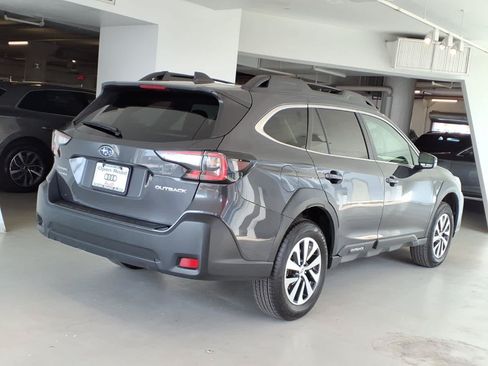 Used 2024 Subaru Outback Premium AWD/4WD image 4