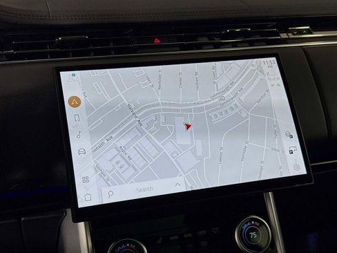 Used 2023 Land Rover Range Rover SE image 15