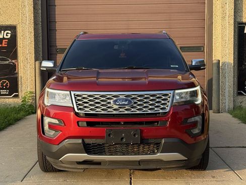 Used 2017 Ford Explorer Platinum AWD/4WD image 2