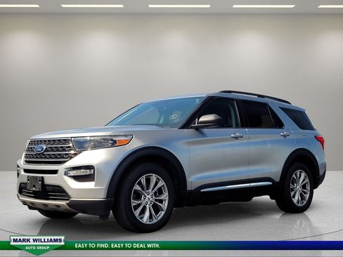 Certified 2023 Ford Explorer XLT w/ Equipment Group 202A AWD/4WD image 8