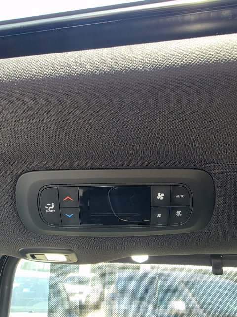 Used 2025 Chrysler Pacifica Limited FWD image 13