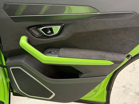 Used 2022 Lamborghini Urus image 25