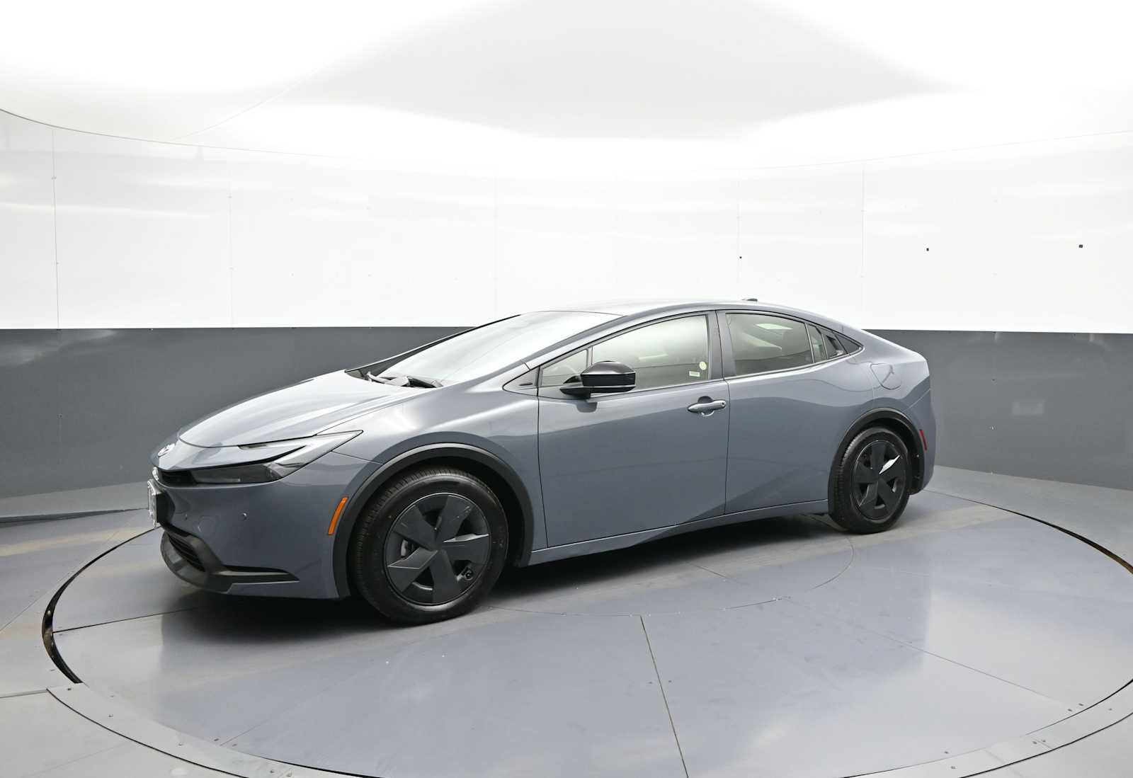 Used 2025 Toyota Prius LE FWD image 10
