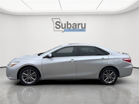 Used 2016 Toyota Camry SE image 4