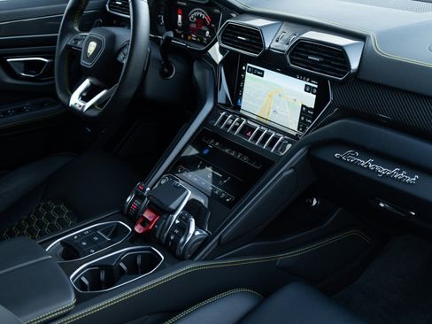 Used 2021 Lamborghini Urus image 21