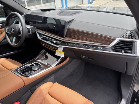 Used 2027 BMW X7 xDrive40i w/ M Sport Package AWD/4WD image 22