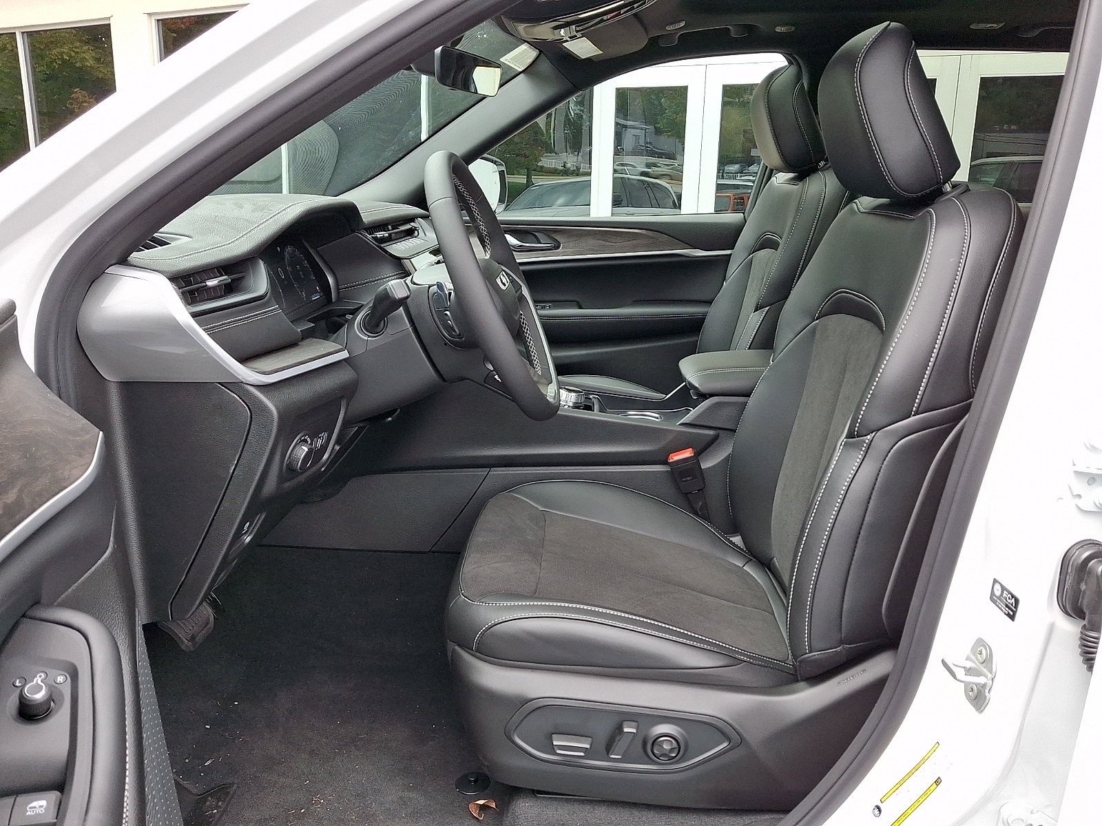 New 2027 Jeep Grand Cherokee 4WD image 8