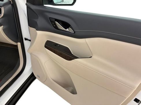 Certified 2020 GMC Acadia Denali w/ Denali Ultimate Package AWD/4WD image 15