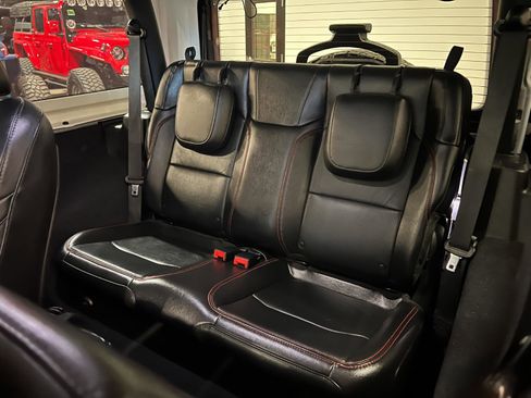 Used 2018 Jeep Wrangler Rubicon AWD/4WD image 23
