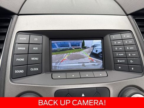Used 2018 Ford Taurus SE image 3