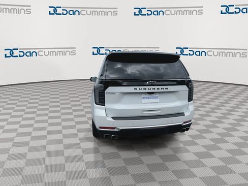 Used 2025 Chevrolet Suburban High Country AWD/4WD image 7