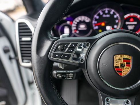 Used 2020 Porsche Cayenne Turbo w/ Assistance Package image 14