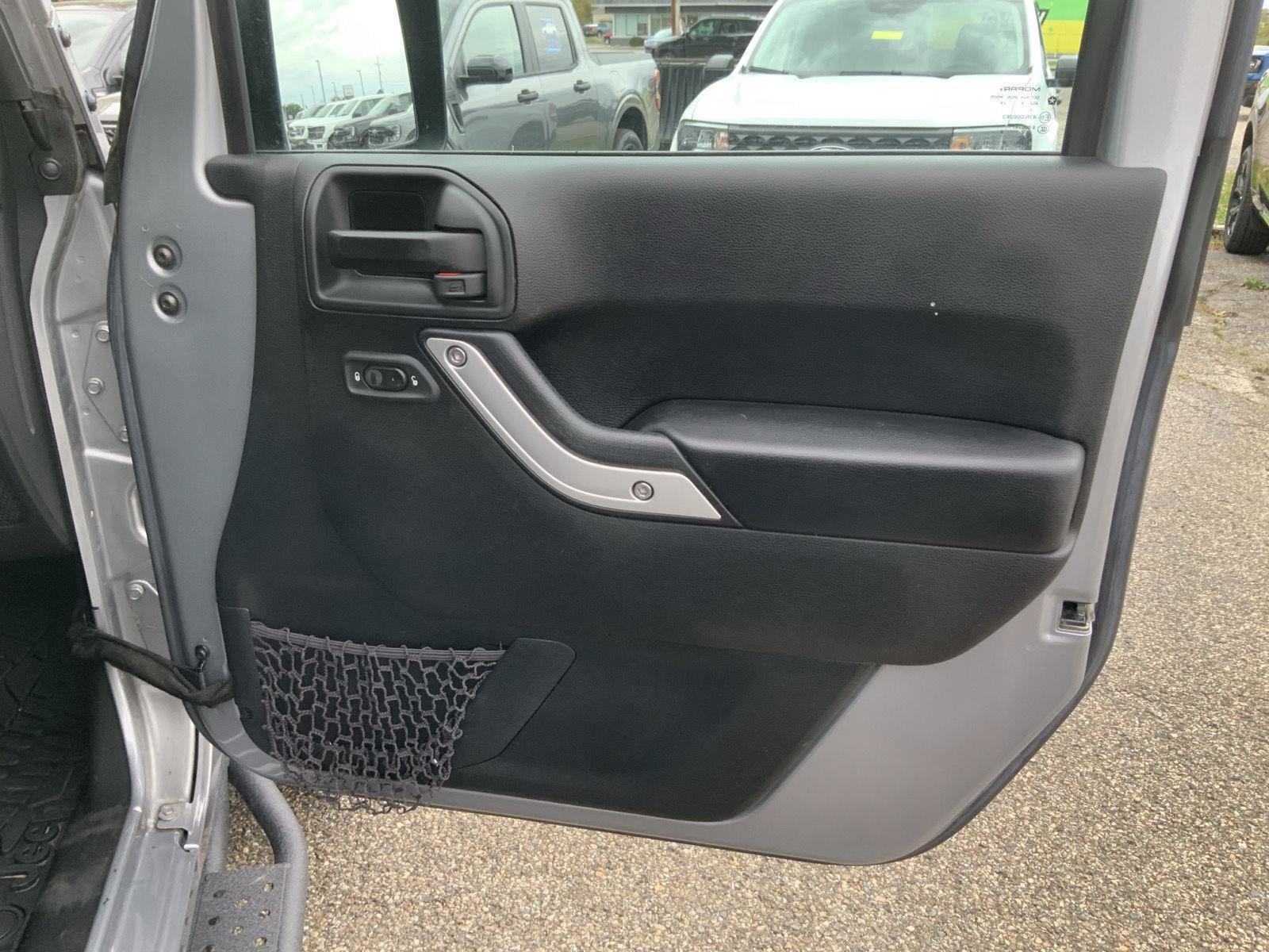 Used 2017 Jeep Wrangler Unlimited Rubicon w/ Cold Weather Group AWD/4WD image 47