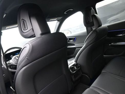 Used 2025 Mercedes-Benz GLC 300 image 23
