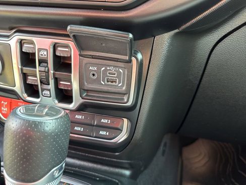 Used 2022 Jeep Gladiator Mojave w/ Cold Weather Group AWD/4WD image 42