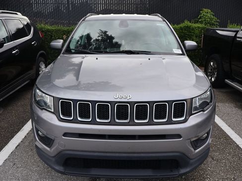 Used 2018 Jeep Compass Latitude w/ Popular Equipment Group FWD image 5