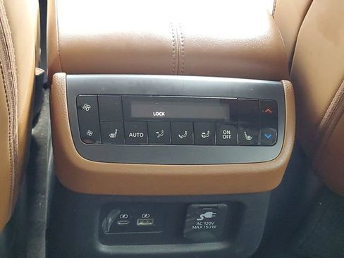 Certified 2025 Nissan Pathfinder Platinum FWD image 6