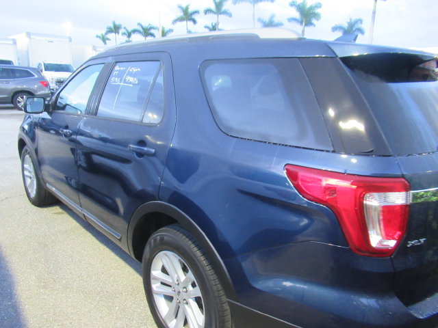 Used 2017 Ford Explorer XLT w/ Equipment Group 201A FWD image 4