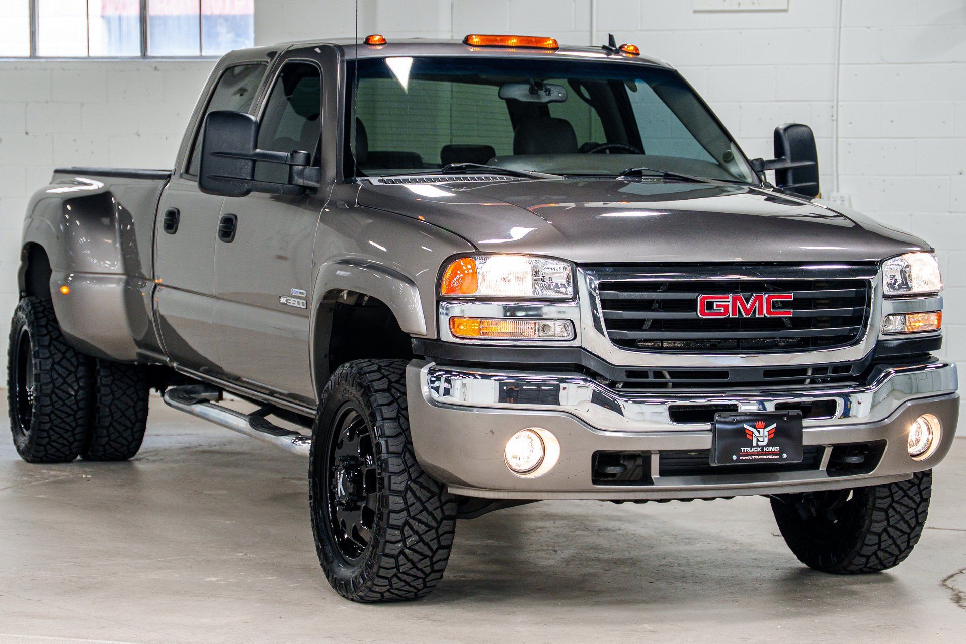Used 2007 GMC Sierra 3500 SLT w/ Heavy-Duty Power Package AWD/4WD image 3