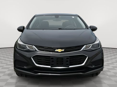 Used 2017 Chevrolet Cruze LT FWD image 2