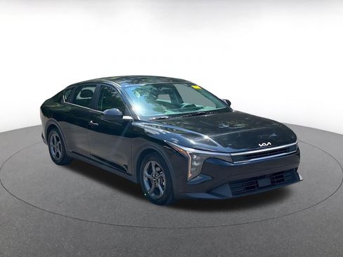 Used 2025 Kia K4 FWD image 2
