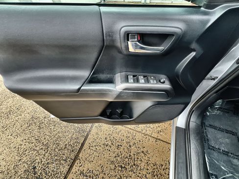 Used 2019 Toyota Tacoma TRD Off-Road image 15