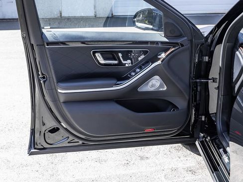 Used 2024 Mercedes-Benz S 580e 4MATIC Sedan image 25