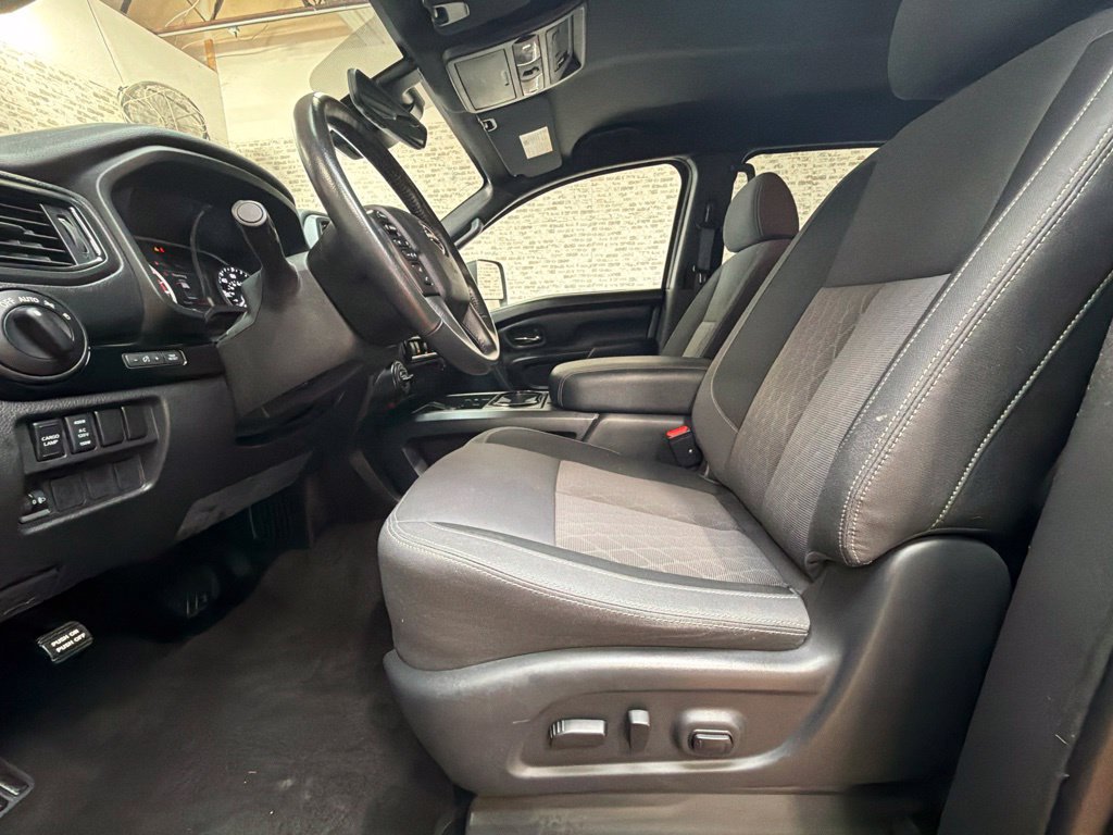 Used 2024 Nissan Titan SV w/ SV Convenience Package AWD/4WD image 23