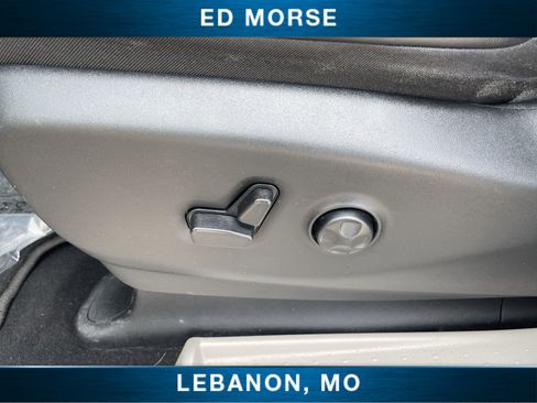 Used 2023 Chrysler Pacifica Touring-L FWD image 33