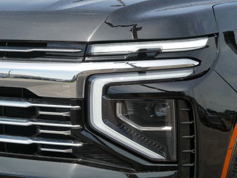 Used 2025 Chevrolet Tahoe Premier AWD/4WD image 16