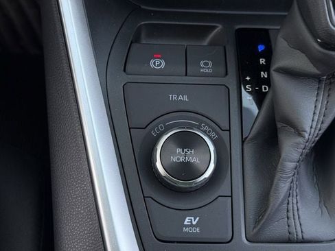 Used 2025 Toyota RAV4 LE image 22