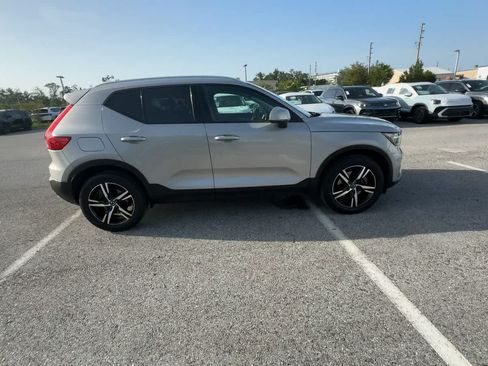 Used 2023 Volvo XC40 B4 Core w/ Convenience Package FWD image 9