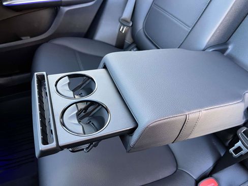 Used 2025 Mercedes-Benz GLC 350e 4MATIC image 32