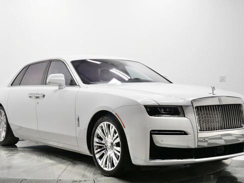 Used 2024 Rolls-Royce Ghost Extended Wheelbase image 3