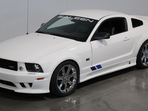 Used 2005 Ford Mustang GT RWD image 23