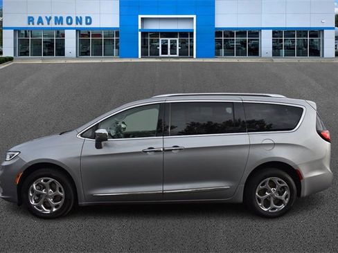 Used 2021 Chrysler Pacifica Limited image 6