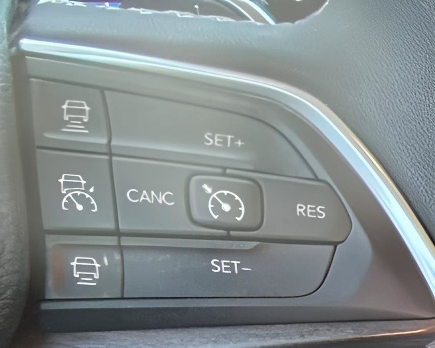 Used 2023 Jeep Grand Cherokee Limited AWD/4WD image 6