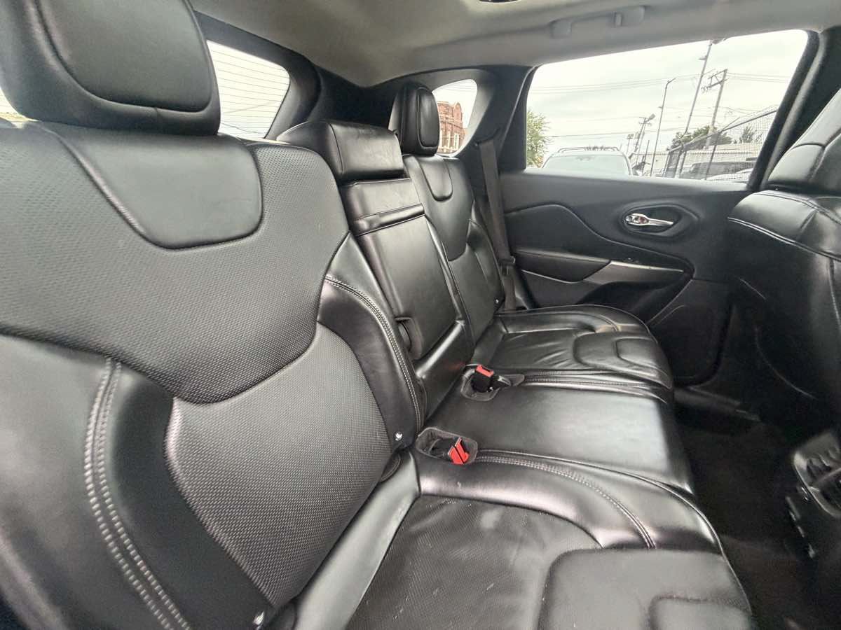 Used 2019 Jeep Cherokee Limited w/ Trailer Tow Group AWD/4WD image 29