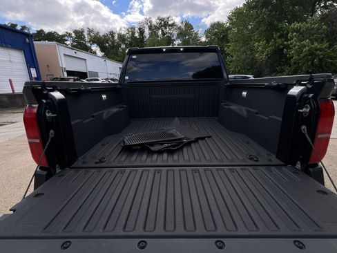Used 2024 Toyota Tacoma SR w/ SR Upgrade Package AWD/4WD image 43