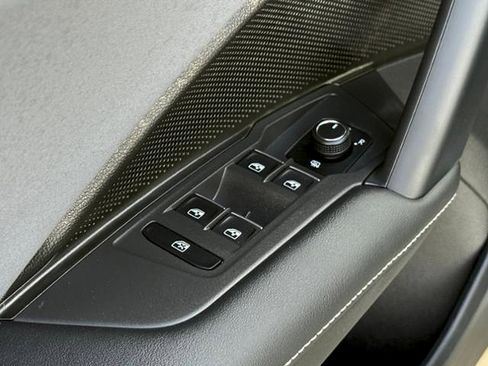 New 2026 Volkswagen Tiguan SE R-Line FWD image 10