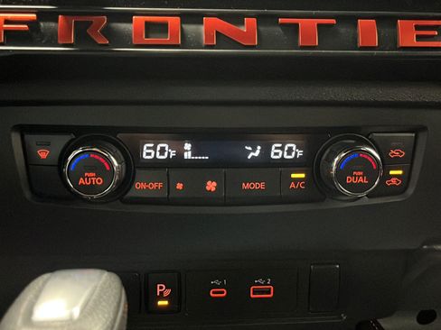 Used 2025 Nissan Frontier PRO-4X AWD/4WD image 30