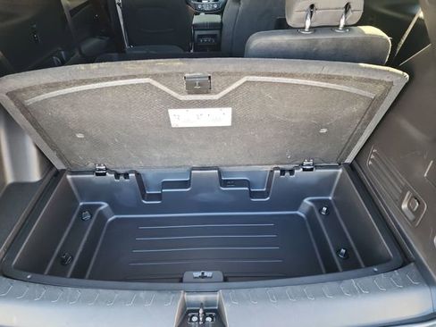 Used 2023 Chevrolet Traverse LT image 38